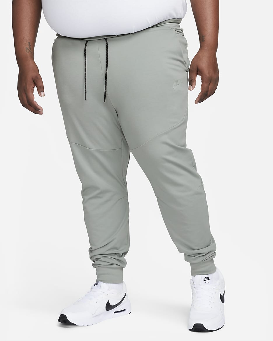 Nike Sportswear Tech Fleece Lightweight joggingbroek met aansluitende pasvorm voor heren